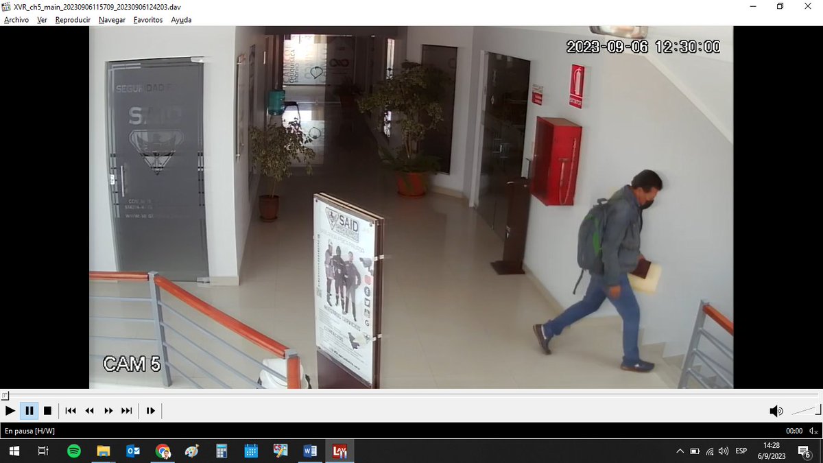 A la opinión pública:

Quien tenga referencias o conozca el paradero de la persona que se ve en la fotografía le rogamos pueda comunicarse a nuestra institución con la finalidad de solicitar la devolución de los objetos que fueron sustraídos de oficinas Calle España No. 64