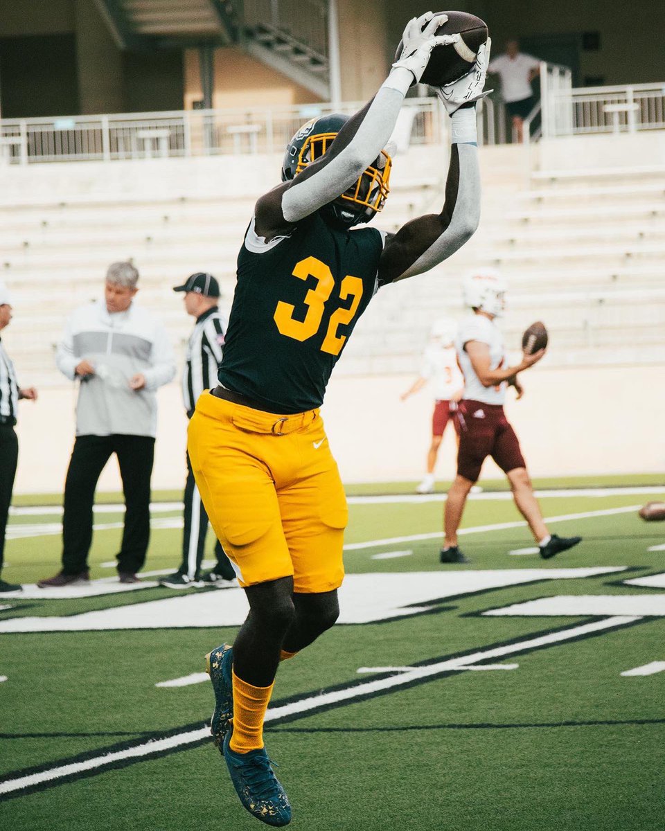 OfficialRubell's tweet photo. Year 2 just got a lot better 💙✈️ @TxWesFootball  #Db #Football #studentathlete https://t.co/ZZTCT3lyj2