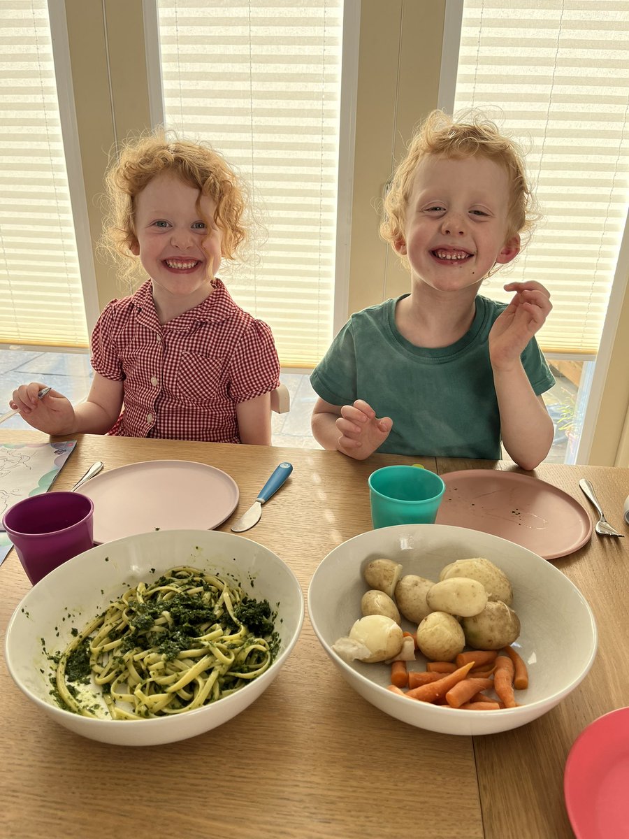 el_fayzeros's tweet photo. @StMargaretsSQ two proud chefs came home and chose a recipe and made green spaghetti with the St Margaret’s garden produce. Everyone loved it 💚 https://t.co/zxeRbpCG4B