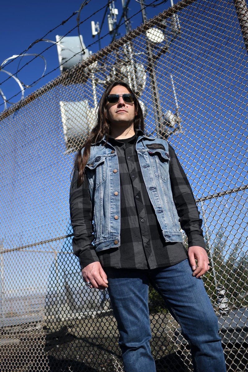 kostasiozos's tweet photo. "The Underdog" is out everywhere! 🤘💀🤘@BlackKaiserBand 

If you haven't listened to it yet, click the link in bio &amp; stream it on your favorite platform!

▶️ https://t.co/bfOCs8ifWw

📸 @mathiasfau 

#BlackKaiser #TheUnderdog #OnAllPlatforms #Streaming #Spotify #Apple #Youtube https://t.co/EF5XzNPIgM