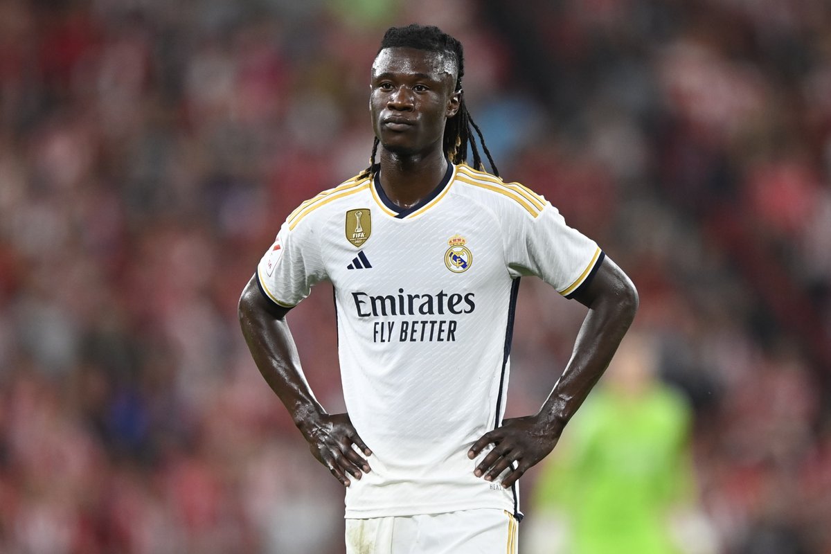 ActuFoot_'s tweet photo. 🚨🚨 Eduardo Camavinga 🇫🇷 est 𝗔𝗕𝗦𝗘𝗡𝗧 de la liste des nommés pour le Ballon d’Or 2023. ❌🏆

Choix logique ? 🤔 https://t.co/P1rnTWFo3l