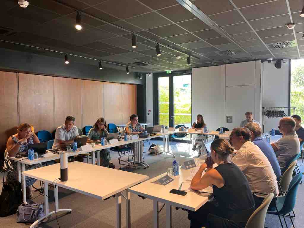 qualiteplantes's tweet image. Aujourd’hui, avait lieu le conseil d’administration de @qualiteplantes
L’occasion pour les #membres d’échanger sur nos #projets 

➡️ Mise en place des #audits #combinés

➡️ Mise en place des #audits #inopinés

➡️ Nombreuses avancées de l’#IGP #Sapin de #Noël du #Morvan