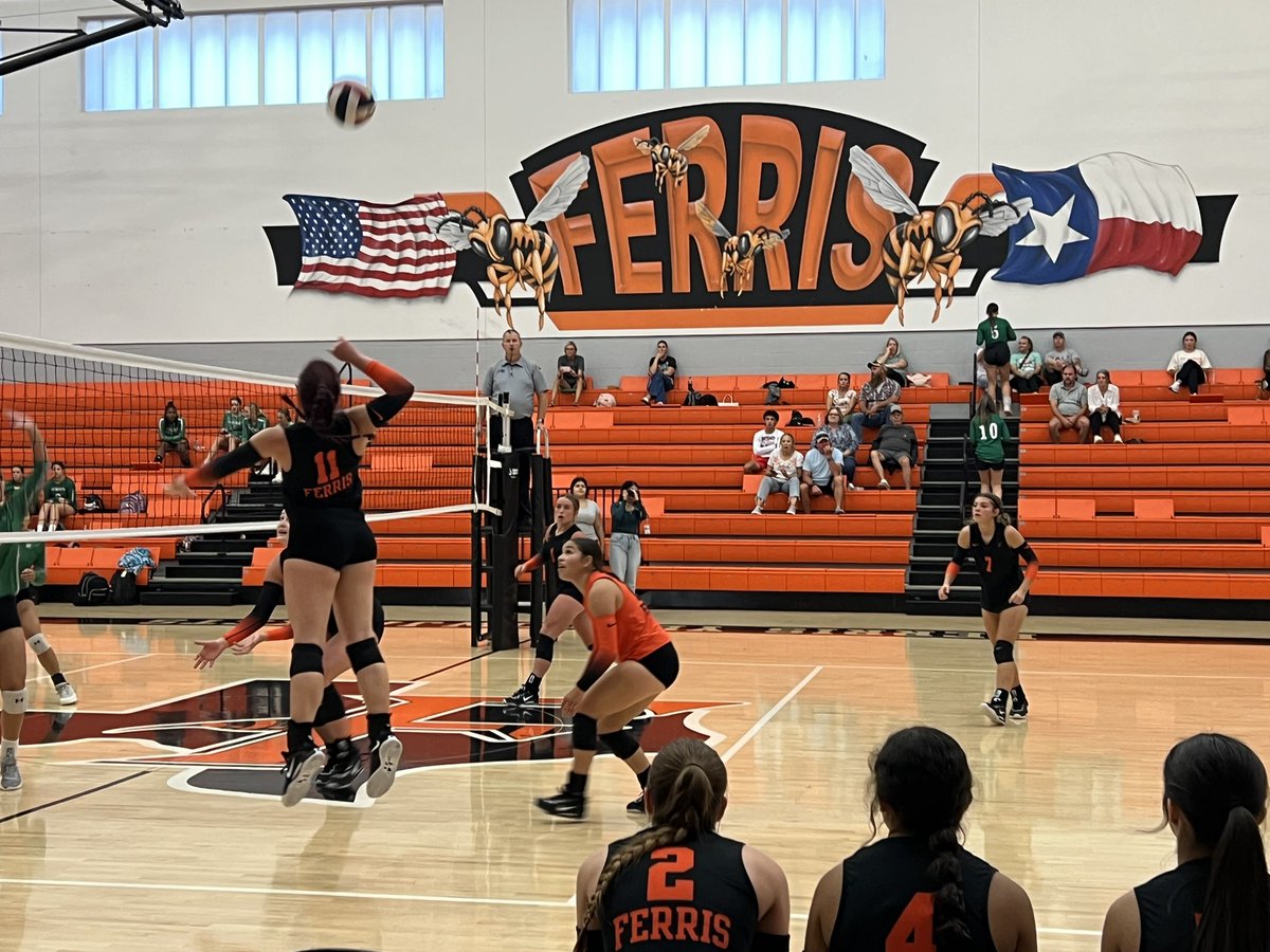 StevenGreek1's tweet image. Such a blessing seeing our kids compete and never give up! Way to go Volleyball! #bricktown @JacketNationFHS