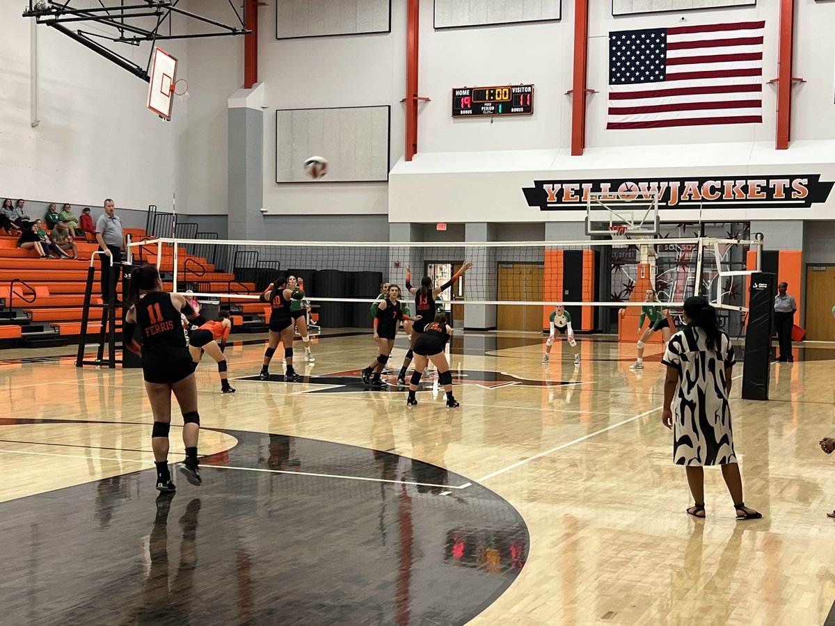 StevenGreek1's tweet image. Such a blessing seeing our kids compete and never give up! Way to go Volleyball! #bricktown @JacketNationFHS