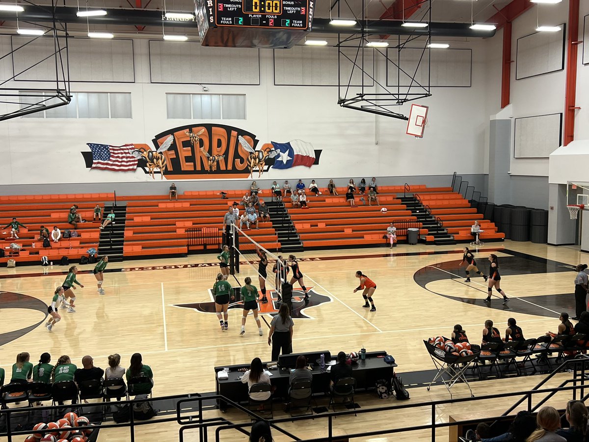 StevenGreek1's tweet image. Such a blessing seeing our kids compete and never give up! Way to go Volleyball! #bricktown @JacketNationFHS