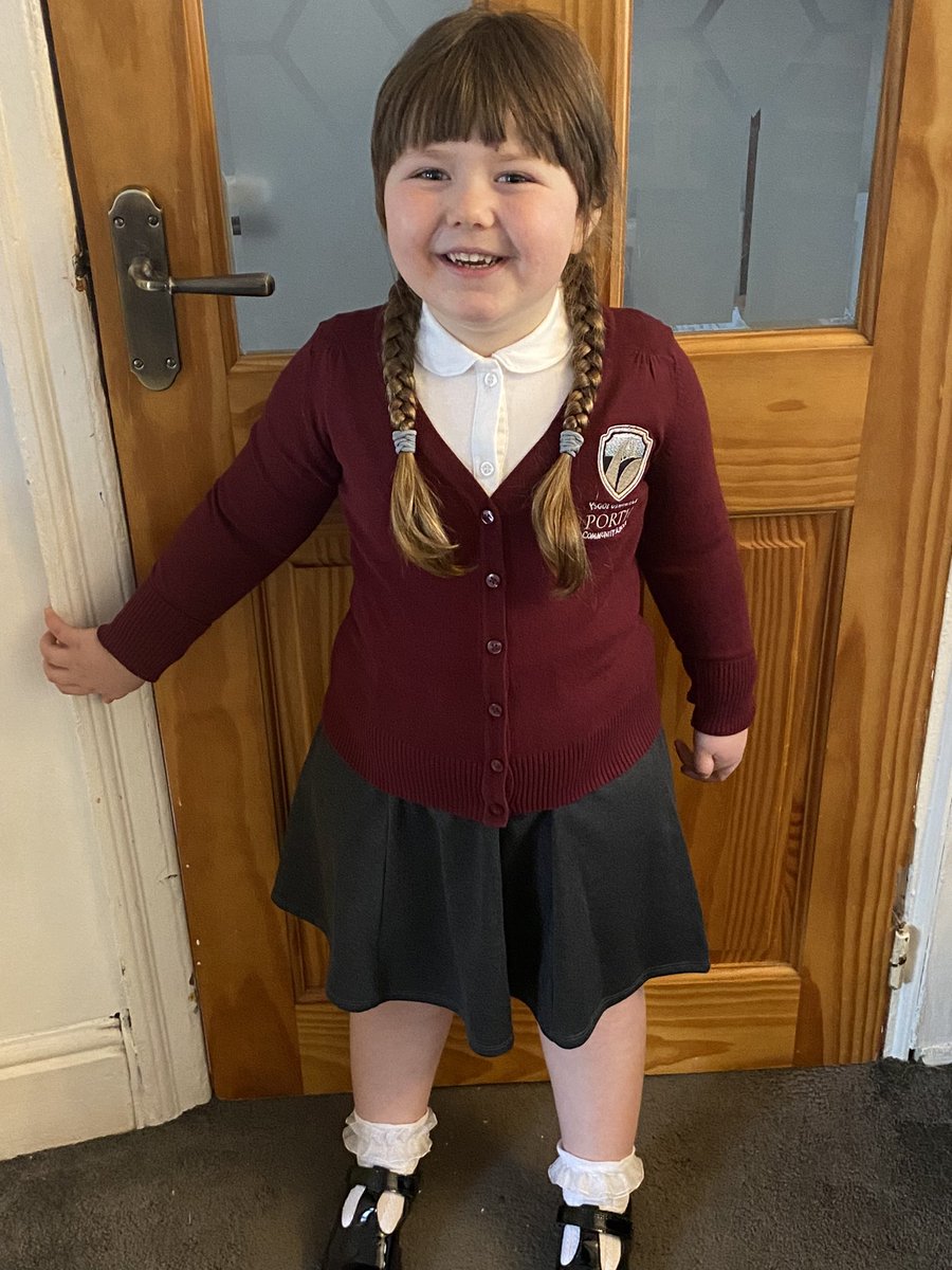 saraerd_26's tweet photo. My baby girls first day in full time school 🥰 https://t.co/K5Aex0u5z7