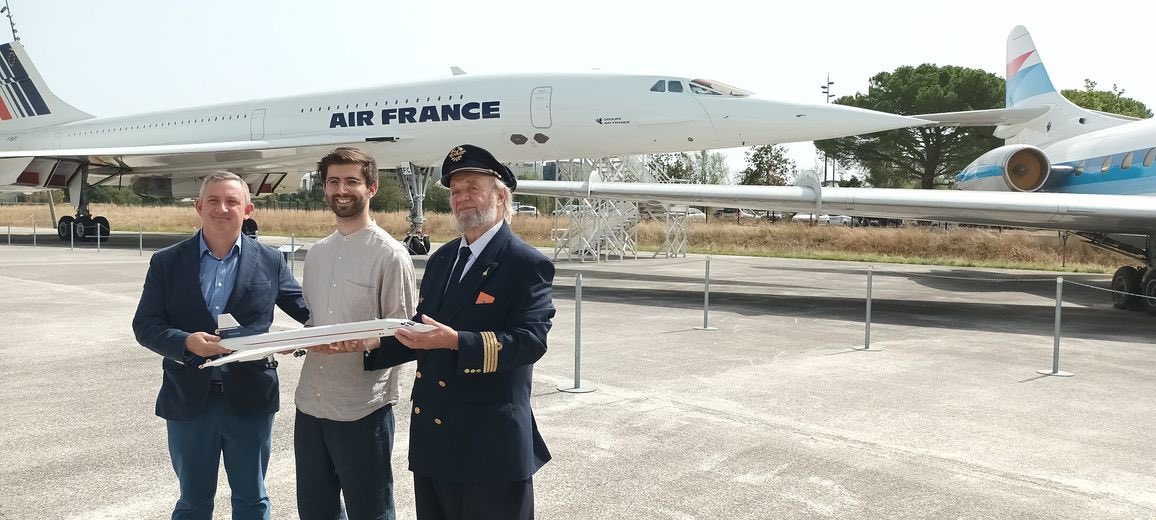 anthrsdo's tweet image. Watch as Milan Madge, one of the designers of the @LEGO_Group #Concorde set shares some of the secrets behind the 2,083 supersonic bricks 🧱.

More #avgeek details in this @LaDepecheAero article too (in French).

#Airbus #Lego #AFOL #aviation #aerospace 

🎥…