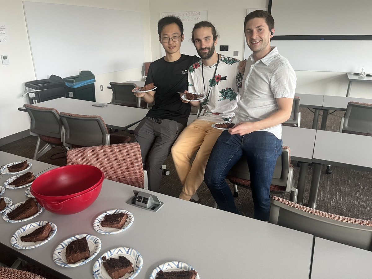 Xiongosome's tweet image. Celebrating a joint lab birthday of Yuekang and Christian! Thanks to Matt for baking a wonderful cake :)