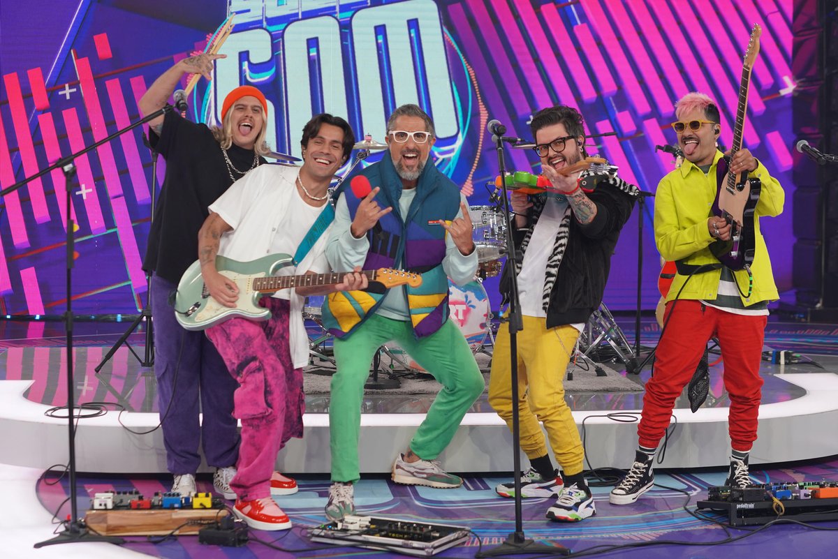 Depois de 8 anos de espera o reencontro da banda Restart aconteceu e foi no palco do #Caldeirão!