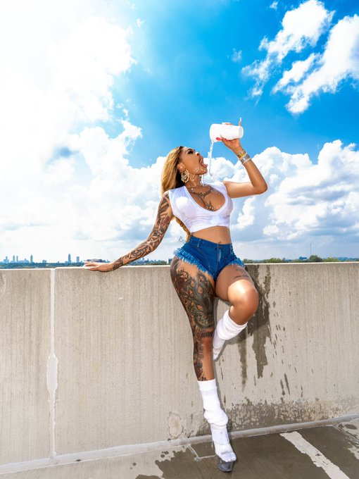 Thirsty anyone? 💦 💦💦 https://t.co/zje4k0AToo<a href="/tag/linkinbio"class="tags"><span>#linkinbio</span></a>