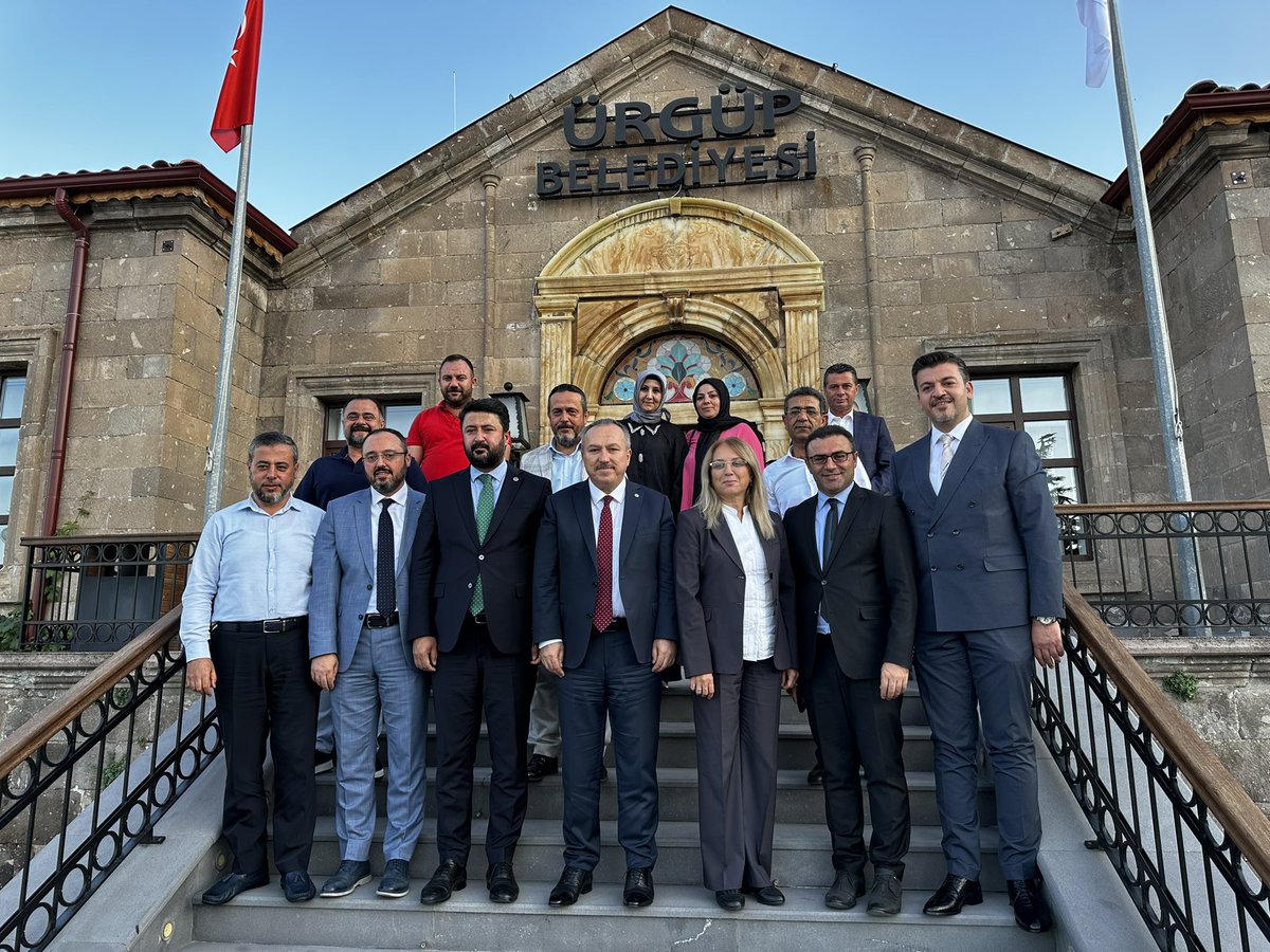 📍Masal Kent Ürgüpümüzdeyiz. 

İl protokolümüz ile beraber 51. Uluslararası Ürgüp Bağ Bozumu Festivalinin açılışına katılım sağladık. 

Ürgüp Bağ Bozumu Festivali,  Kapadokya´nın tarihine ve bağcılık geleneğine adanmış coşku dolu  festival, siz kıymetli hemşehrilerimizi bekliyor.