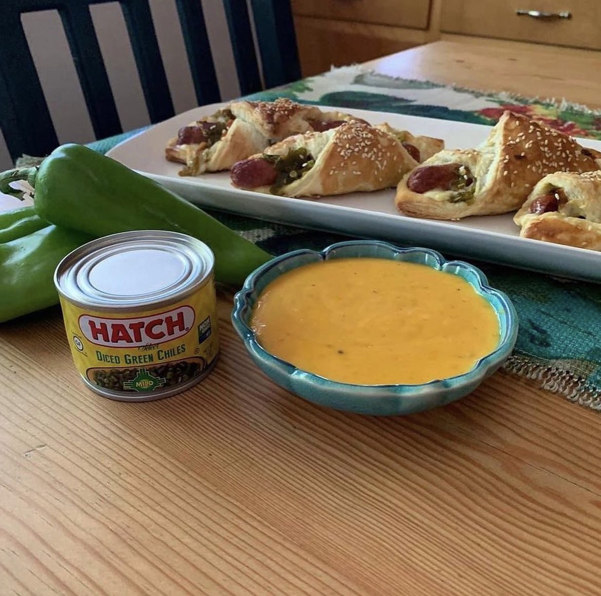 HatchChileCoLLC's tweet photo. College snacks!!!!! These are easy and tasty. Served with a side of Chile con queso. 
Ingredients: Puff pastry, Hotdog, #hatchgreenchile , pepper 🌶 jack cheese, egg wash and sesame seeds. Bake at 425 degrees F. for 15-18 minutes 😋😋😋
#ceceliasgoodstuff #hatchchileco  #football https://t.co/RaZ5kGsvBn