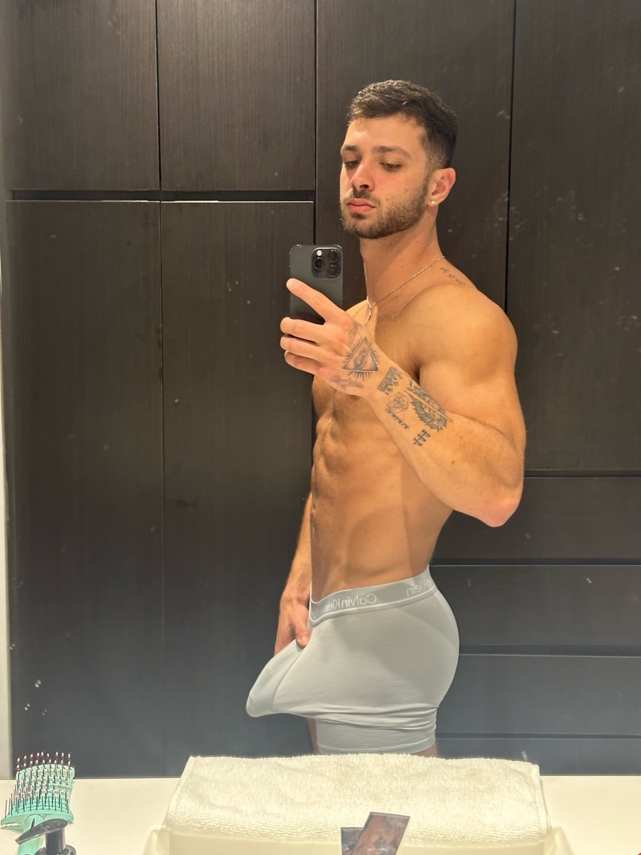 RT if you wanna come to my room 🥵 #fitness