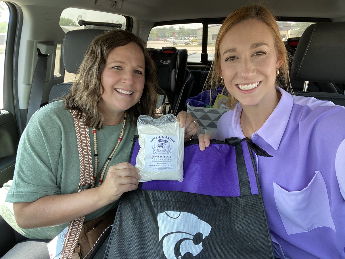 Thanks <a href="/KState/">K-State</a> for hosting us at lunch today! Even this KU fan had a good time! GO CATS 💜