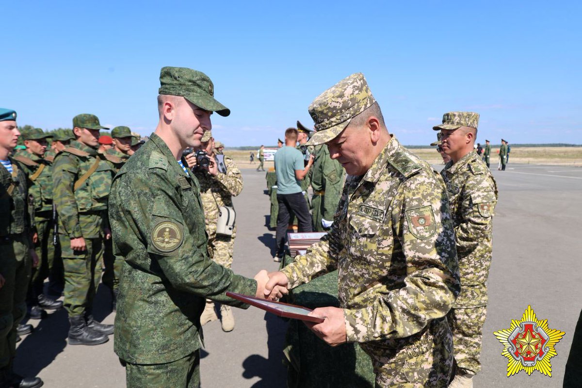 TheGreyPatriot_'s tweet photo. 🇰🇬🇧🇾🇷🇺 Kyrgyz contingent during today's award ceremony as part of ongoing CSTO joint exercises "Combat Brotherhood-2023".
#Russia #Belarus #Kirghizistan #Kyrgyzstan #Kyrgyz #Army #Military #Training #CombatBrotherhood2023 #CSTO #ODKB #Today #Awards https://t.co/06Lj1QXbUt
