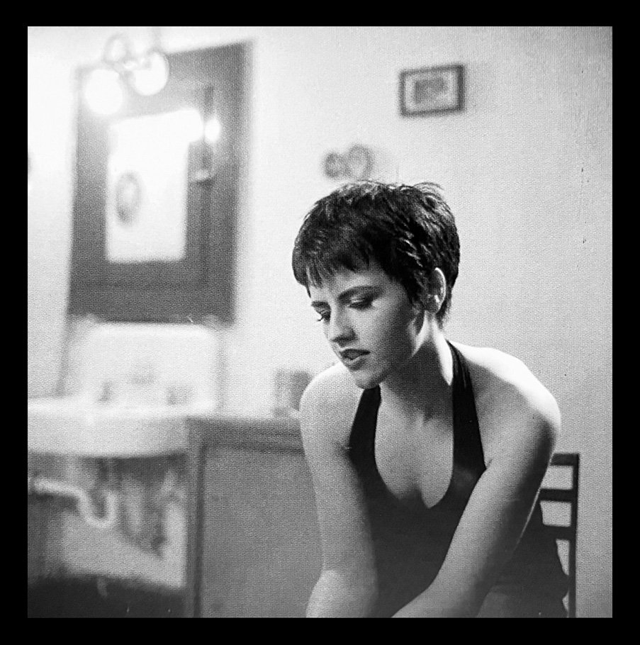 TG4TV's tweet photo. 🎶Oh, there is a light and it never goes out...

Dolores 💚

📸 Hot Press https://t.co/JVXke1FOAg