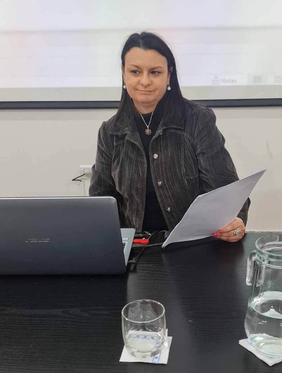 ABGRAoficial's tweet photo. En la Jornada de Bibliotecas Escolares diserta Roxana Petrella, de la biblioteca AGMER, sobre liderazgo.
#54RNB https://t.co/bYl3J8nGoD