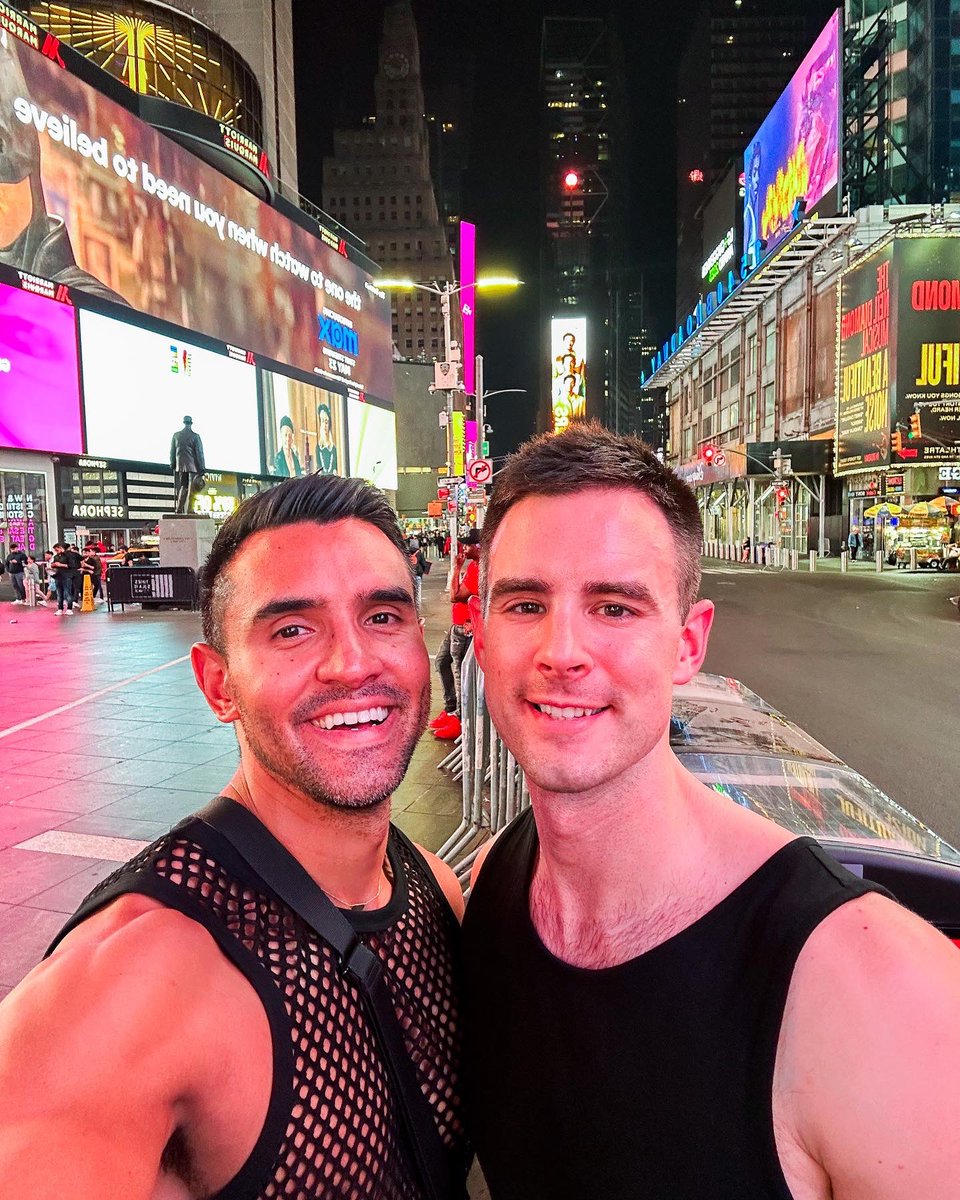 diegodowntown's tweet photo. Sometimes you meet someone along the way that doesnโt quite fit with who or where you are in that very moment, but when life keeps placing them in your life over and over again, you take that as a sign. Happy Birthday Carter! I โฅ๏ธ YOU! #BackToWhereItAllStarted #NYC #DiegoDowntown https://t.co/AO9z5TGaxd