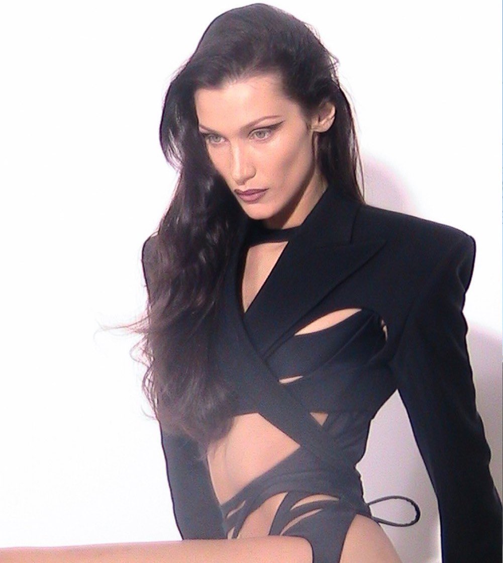 hadidfiles's tweet photo. bella hadid for mugler ss22 https://t.co/Jx73mYo4oP