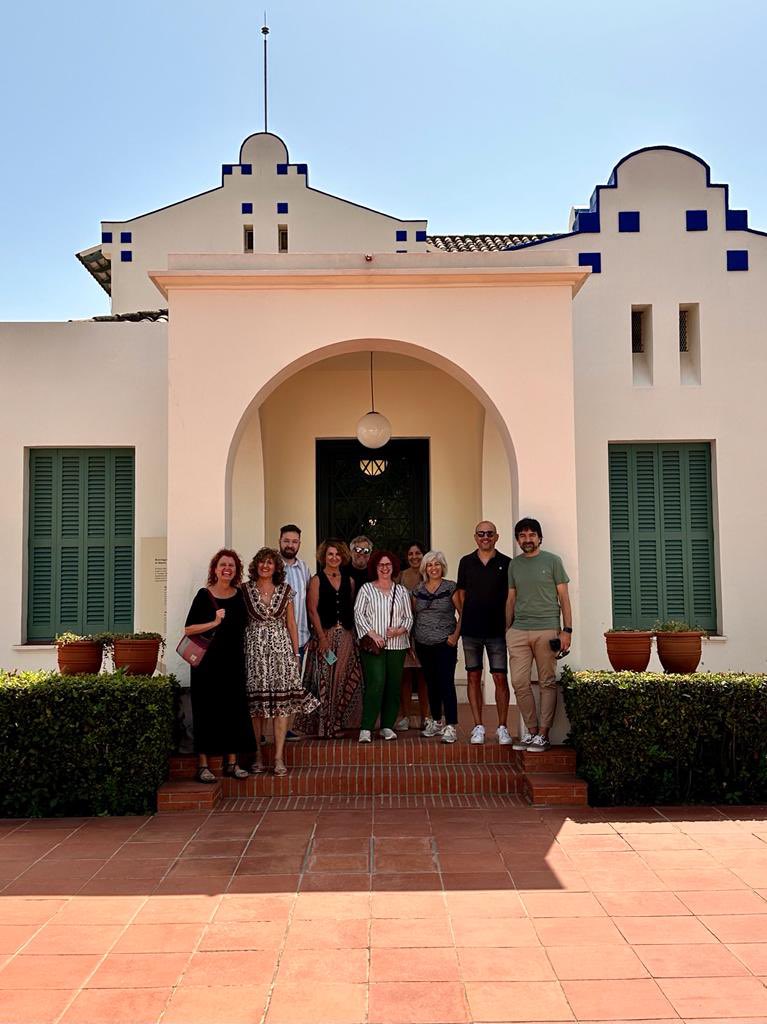 Xarxes i Serveis educatius (@seixarxes) on Twitter photo Jornada de treball d’inici de curs del SXSE al <a href="/cdapaucasals/">CdA Pau Casals</a> 🎻🎤🎶
Moltes gràcies David, Janet i Ada per acollir-nos al vostre espai, acompanyar-nos al <a href="/museupaucasals/">Museu Pau Casals</a> i compartir el projecte per al curs 2023/24. Enhorabona per la bona feina!
#Aprendreambelscampsientorns Jornada de treball d’inici de curs del SXSE al <a href="/cdapaucasals/">CdA Pau Casals</a> 🎻🎤🎶
Moltes gràcies David, Janet i Ada per acollir-nos al vostre espai, acompanyar-nos al <a href="/museupaucasals/">Museu Pau Casals</a> i compartir el projecte per al curs 2023/24. Enhorabona per la bona feina!
#Aprendreambelscampsientorns