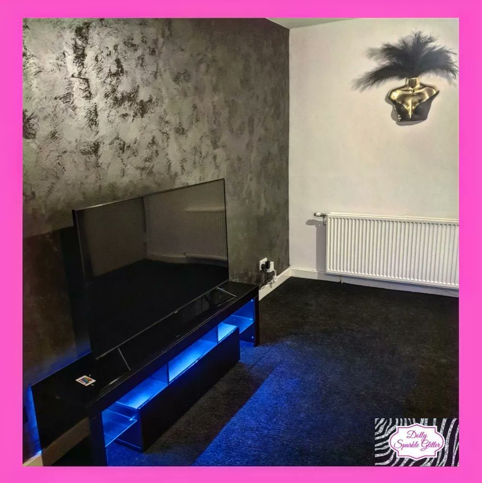 EmmaDolly5's tweet image. Our Luxurious Metallic Textured Paint 
By Dolly Sparkle Glitter 
Shade : Black 
#homedecor #featurewall #homedecoration #homedesign #London #paint #homeinterior