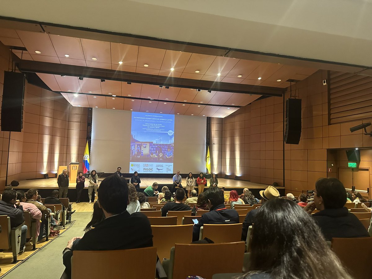 Iniciando la discusión de este grandioso panel 👏!! Hablando de semillas e insectos como los principales elementos de los patrimonios alimentarios!! Hoy desde Uniandes 🍃 <a href="/CentroISA_col/">Centro ISA</a> <a href="/ird_fr/">IRD.fr</a> <a href="/Uniandes/">Uniandes</a>