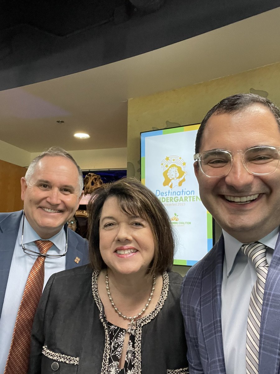Great to catch up with my friends from OCPS, @maria_f_vazquez and @scotthowat1, this morning at the @ELCOC Destination Kindergarten event at the Orlando Science Center. @Osceolaschools @OCPSnews
