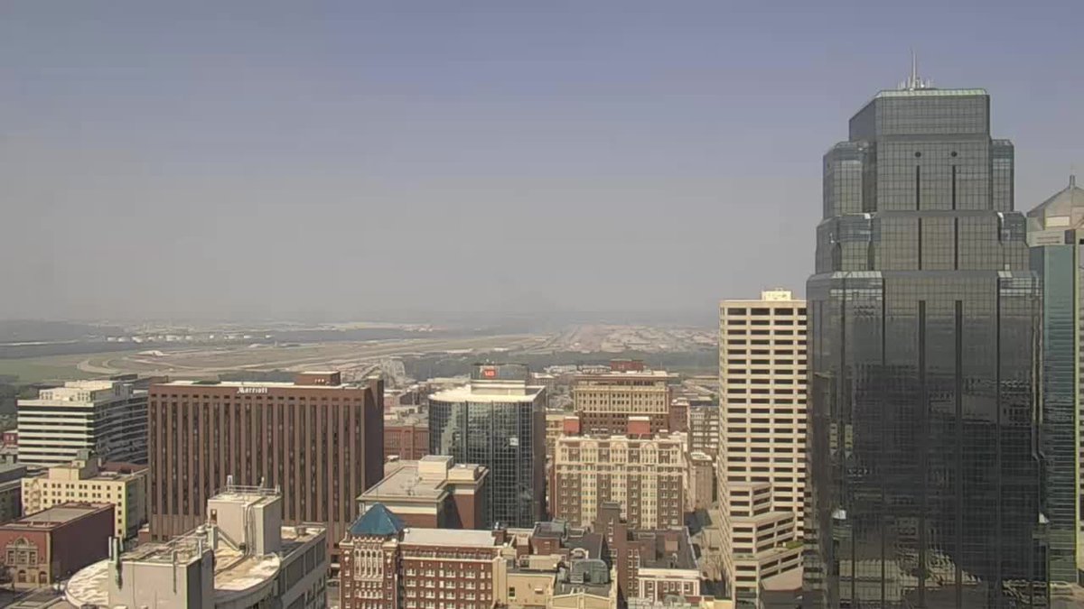 KSHB41's tweet photo. Smoke from Canadian wildfires has enveloped the Kansas City area, leading to poor air quality, hazy skies and the smell of smoke.
https://t.co/nV2D9XMvNv https://t.co/id368hJSkw