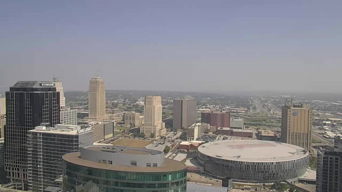 KSHB41's tweet photo. Smoke from Canadian wildfires has enveloped the Kansas City area, leading to poor air quality, hazy skies and the smell of smoke.
https://t.co/nV2D9XMvNv https://t.co/id368hJSkw