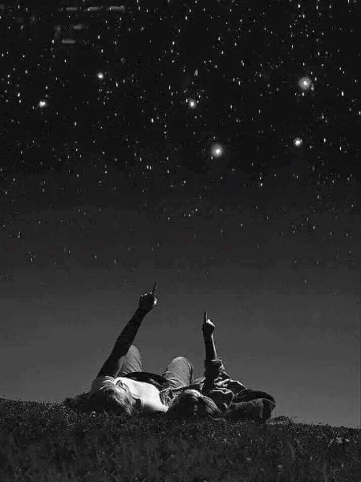 literlandweb1's tweet photo. "Algunas cosas pueden parecer nada y lo son todo. Hay que saber ver, aprender a apreciar lo menudo y a despreciar lo que sólo hace bulto. Nada que parece grande ni que reluce en exceso tiene gran validez. Lo bueno es aquello que sin grandes destellos lo llena todo".
"Nada", Carmen Laforet