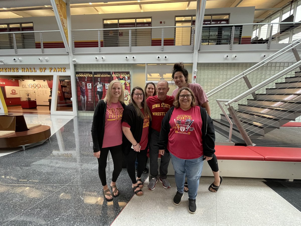 maddylongleggz's tweet photo. Thanks to @CYWrestle_KD for taking pictures with us and taking us down to the field to win our work #CyHawkSeries photo challenge! Youโve successfully recruited 4 more cyclone wrestling fans! ๐ช๏ธ https://t.co/WJfvVwG1e6