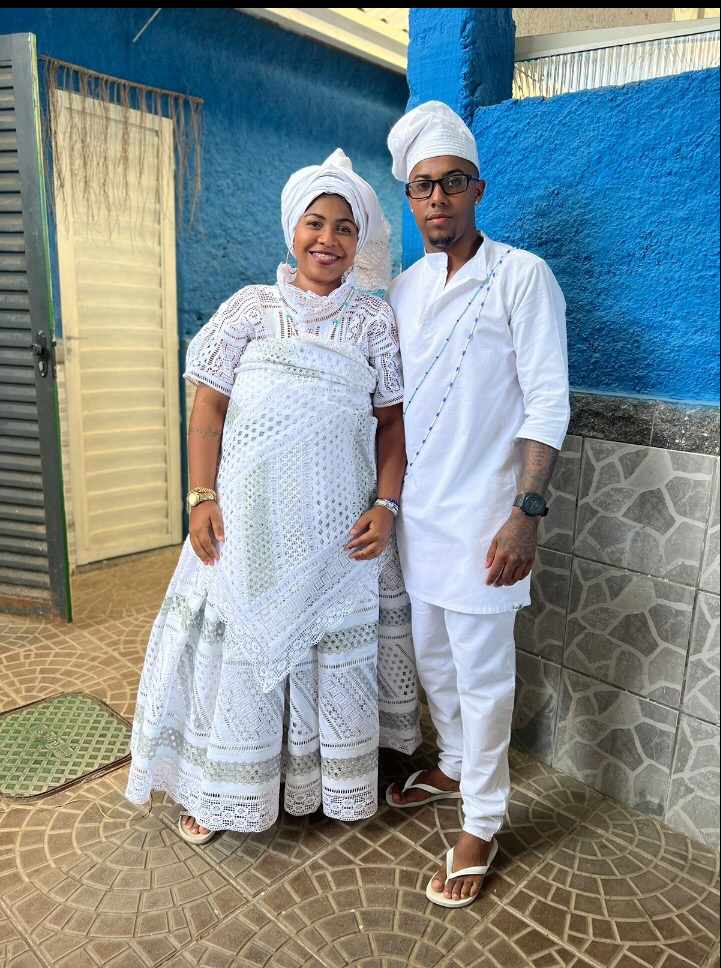 Rominik_Dom's tweet photo. Irmãos de sangue e de axé...
 Que minha mãe Óya sempre com seus vento leva todo mal 🦋🌪...
E meu pai óśóśśí nunca deixa Falta fatura e prosperidade 🍃🏹💙 https://t.co/Rnhg9yZNdH