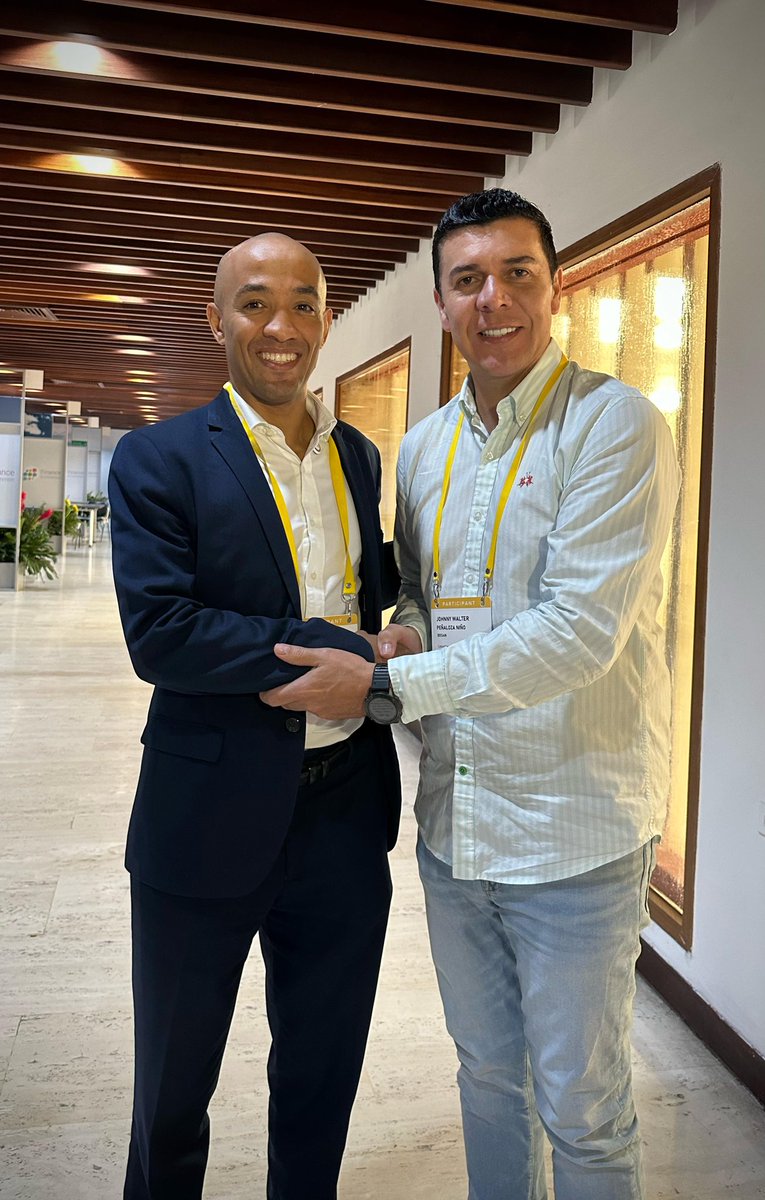 "En la Cumbre Mundial de Bancos en Desarrollo, nuestro gerente <a href="/johnnypenaloza/">JOHNNY W PEÑALOZA</a> dialogó personalmente con <a href="/_LamineSow/">Lamine Sow</a> , Director Ejecutivo de la Agencia Francesa para el Desarrollo"✅📊