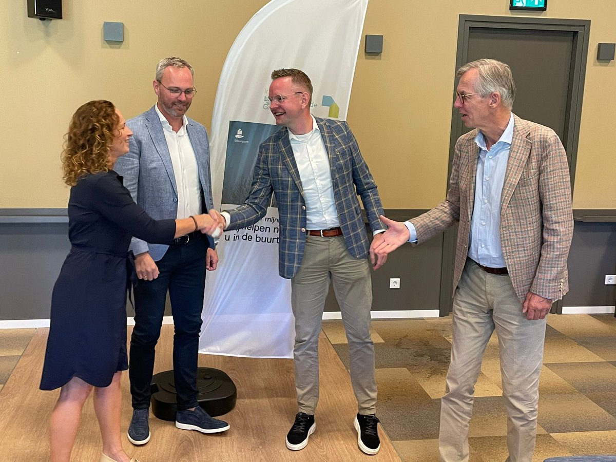 ArnoudGils's tweet photo. Vandaag hebben wij samen met Plegt-Vos en het IMG de handtekening gezet onder de samenwerkingsovereenkomst voor het Duurzaam Herstel. 
Hiermee is de aftrap gegeven om samen te werken aan duurzame oplossingen in het aardbevingsgebied. https://t.co/5FPYbz8ELg