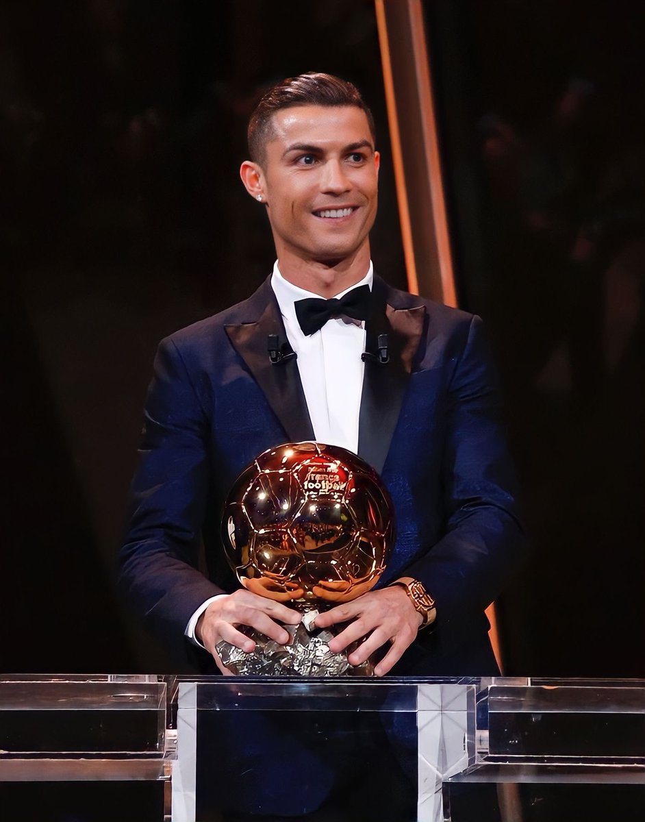 GTSytb's tweet image. N'empêche, le faite que Cristiano Ronaldo soit moqué pour ne pas être dans les 30 meilleurs joueurs du monde à bientôt 39 ans...

C'est MEGA révélateur ! 🐐

Ses haters on du attendre l'année des 39 ans de Cristiano Ronaldo pour pouvoir se moquer du faite qu'il soit pas dans les…