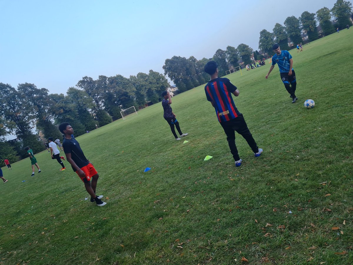 lutonunitedfc's tweet photo. Preseason U12, U13, U16 and U18 training at Blundell Park #grassrootsfootball #communityfootballclub #matchdayincoming ⚽️❤️⚽️ https://t.co/6Mhi5gcc3e