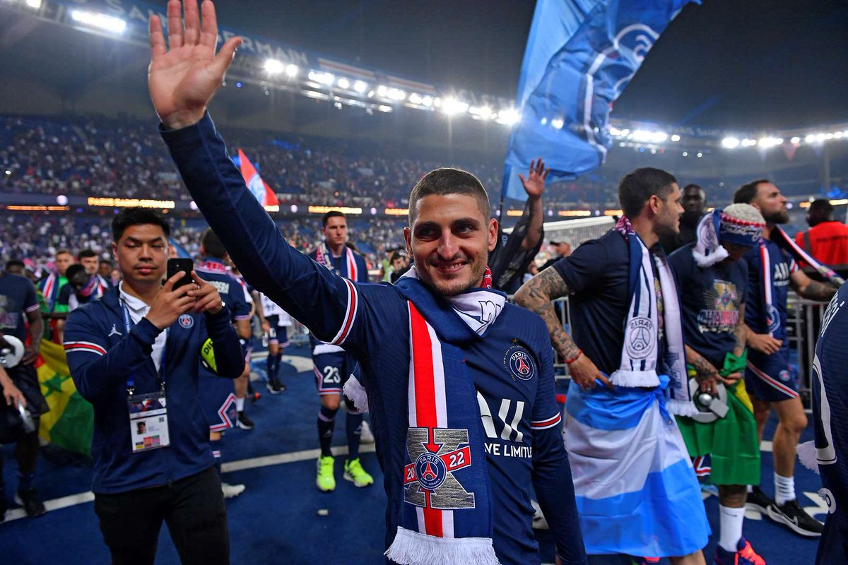 Mehdinho_10's tweet photo. Merci pour ses onze saisons de magie ! ✨

Arrivé de Pescara, tu repars en étant le deuxième joueur le plus capé et le plus titré de l’histoire du club.. 

Fier d’avoir vu jouer le meilleur milieu de l’histoire du Paris Saint-Germain  

Grazie di tutto artista ! 🇮🇹 https://t.co/wjc4JMXWEM