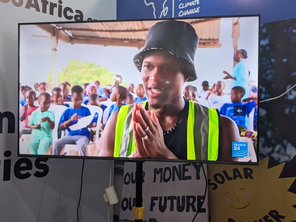 anas_seko229's tweet photo. Une belle expérience et un pari gagné.

Aujourd'hui avec @350Africa, l'occasion nous a été donnée de parler de nos différentes actions en faveur des énergies renouvelables dans nos pays respectifs.

Je savais que ça allait être passionnant, mais la barrière (1) https://t.co/wRVEH2r59b