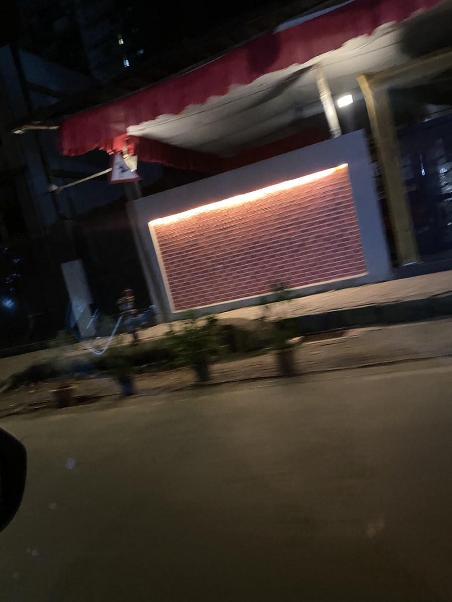 sidudeshi's tweet photo. @mybmc @MumbaiPolice putting pots on road allowed???? Location At tilaknagar chembur https://t.co/95tQF8naUy