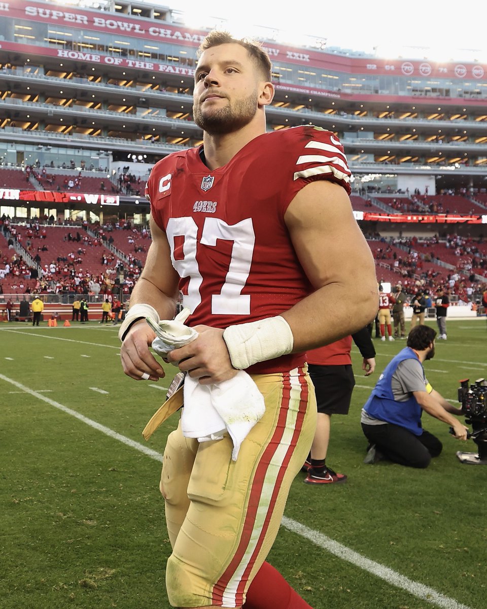 BleacherReport's tweet photo. Nick Bosa and the 49ers have agreed to a five-year, $170 million extension that includes $122.5 million guaranteed, per @AdamSchefter 

It will make him the highest-paid defensive player in history https://t.co/CrbhBJXi6g