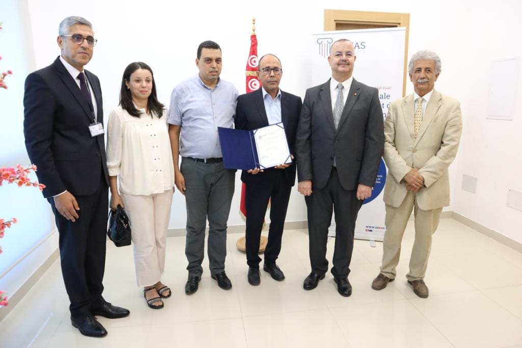 TapNewsAgency's tweet photo. #Tunisia: The Health Minister presented national accreditation certificates to the 1st three health facilities to be accredited by the #INEAS: the military hospital, the "El Ons" intermediate health centre in #ElKef &amp; the "Cartagena" hospital centre. https://t.co/t22r0WcVBZ https://t.co/kAVCid3apS
