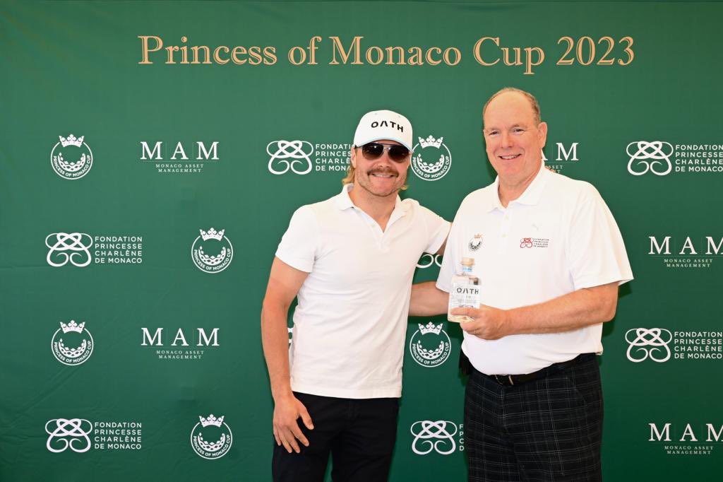 ValtteriBottas's tweet photo. The Boss approves OATH Gin πΈ
#VB77 #ThisIsMyOATH https://t.co/AYu1AhjMg8