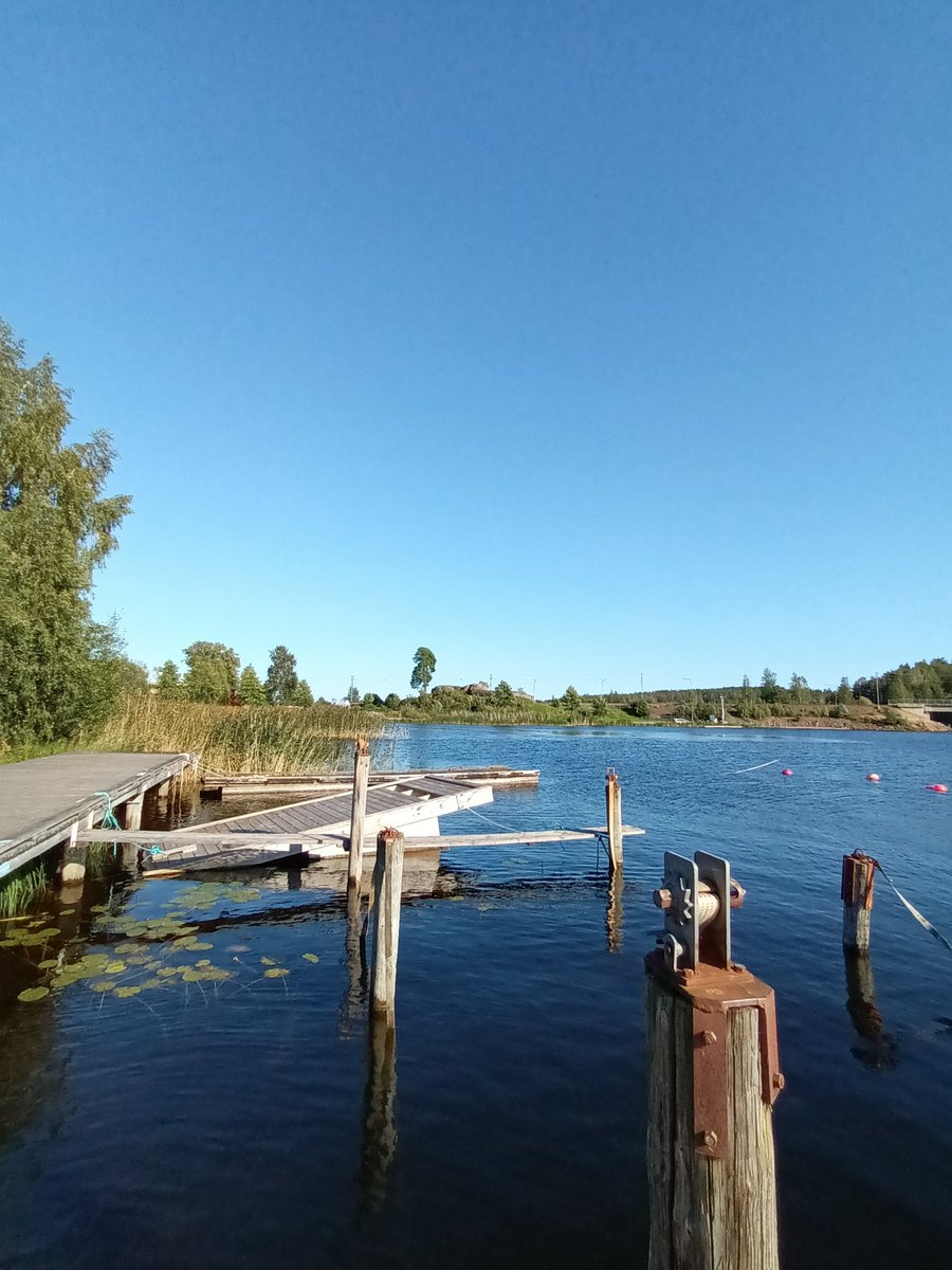 kristallnaach's tweet photo. Vom dem #Plattenladen war ich leise überfordert..erstmal raus an den #See
😝#Grums #Vänern #Loppis #E18
#Skivor #Vinyl #LP #Schallplatten
#Sammelwahn🔘#Plattensammler
#Schweden 🇸🇪#Sverige 🦌#Sweden
#Elchenländle23 💙💛 #Värmland https://t.co/8eaqixK2A4