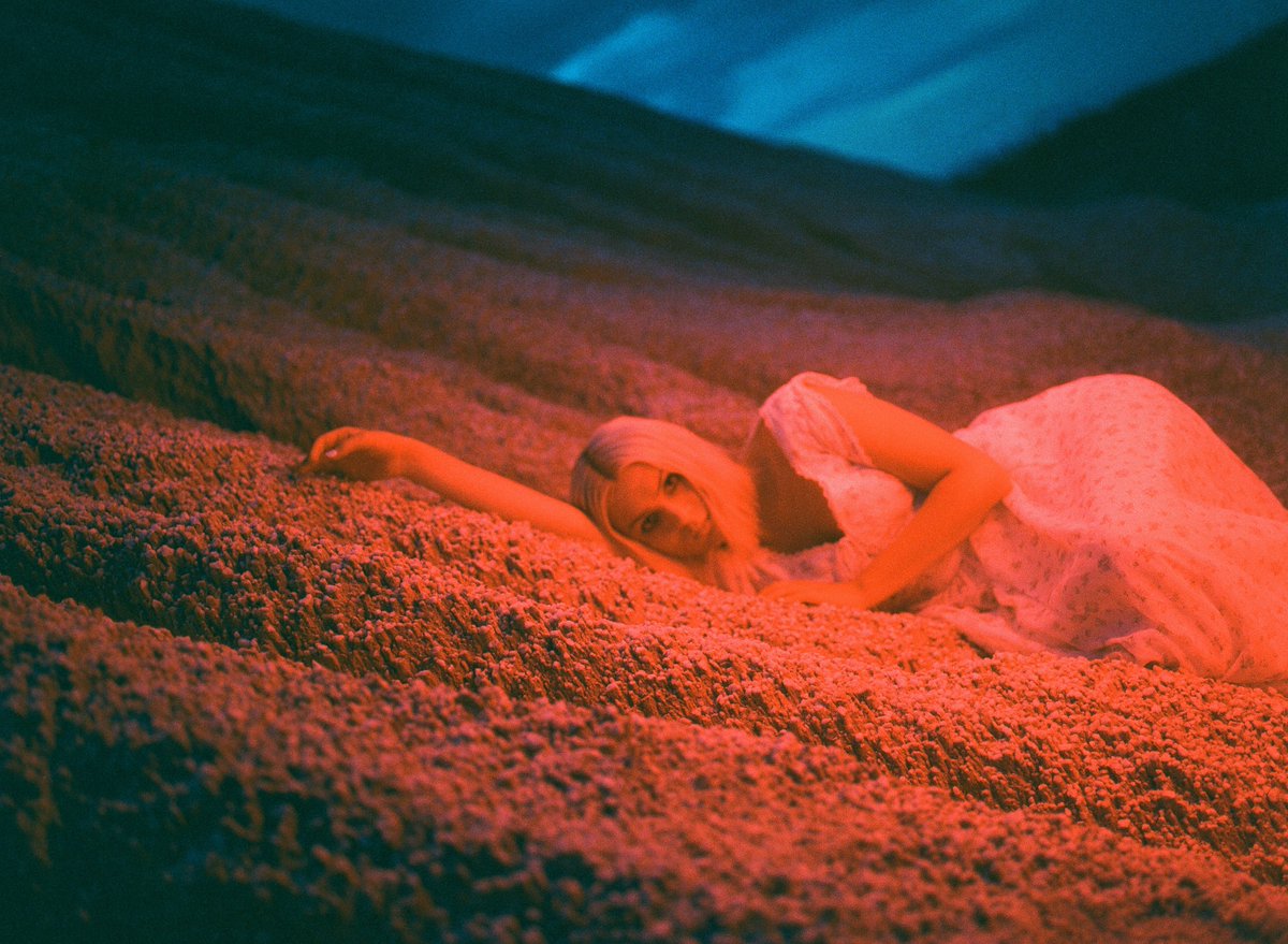 ‘stronger than me’ is out so soon! <3
sarahcothran.lnk.to/PSS