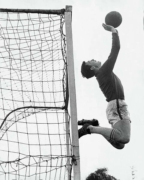 #GordonBanks 1966 , in training