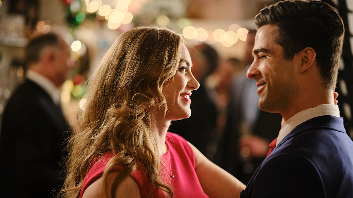 chesapeake_tv's tweet photo. β€οΈπ #MistletoeConnection @UPtv @JessicaRSipos #Chessies https://t.co/qowC6n2p2u