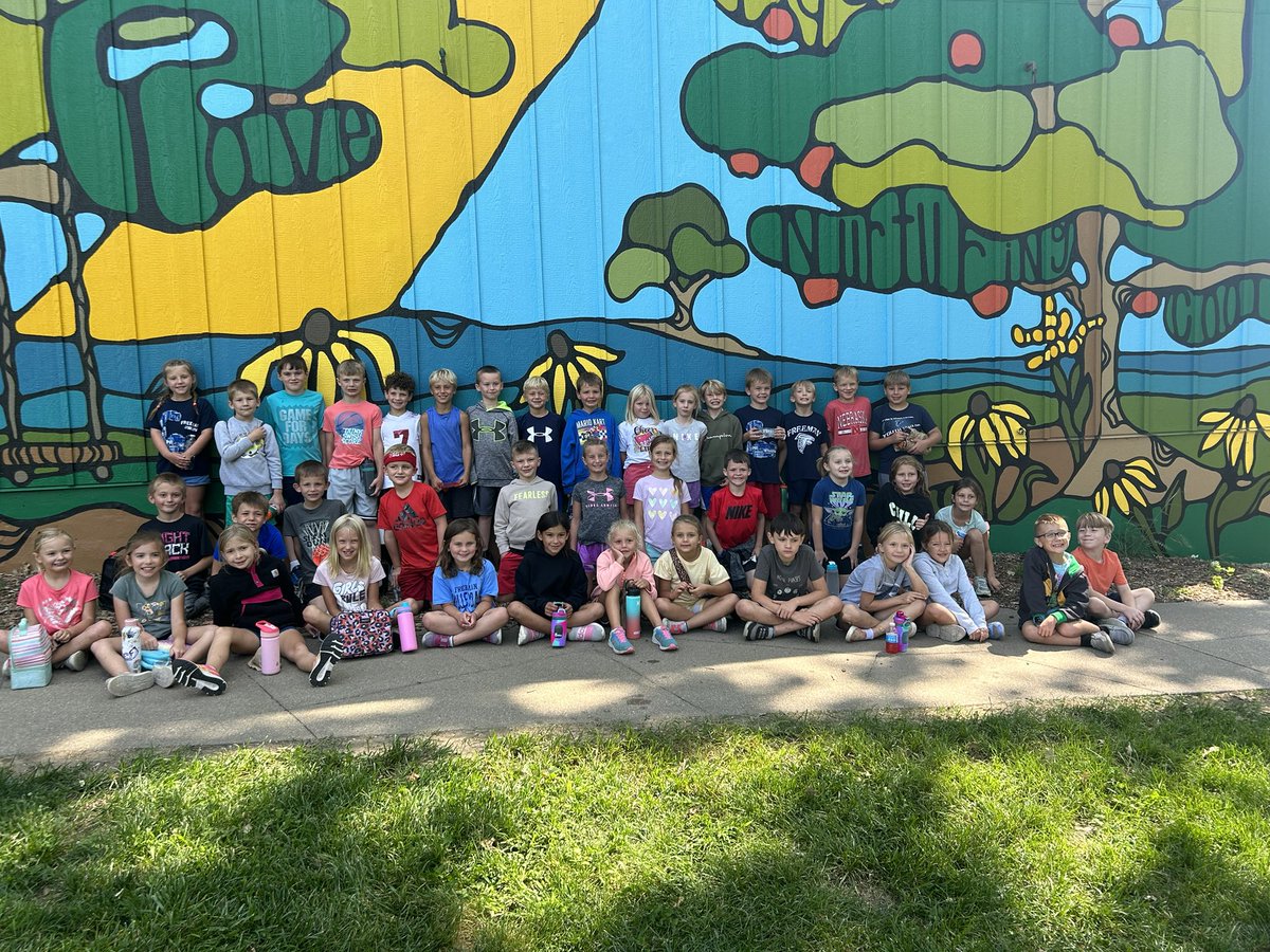 LexiHolland2's tweet photo. 🍎🌲🍏🐝 #freemanfalcons https://t.co/ze7inSKIfh