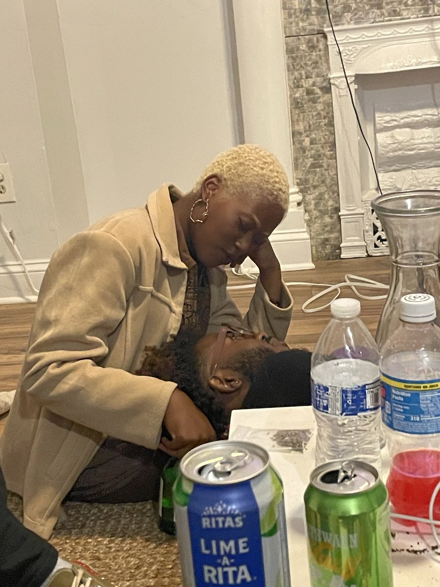 stillnotziora's tweet image. we all tryna watch a movie and here these niggas go