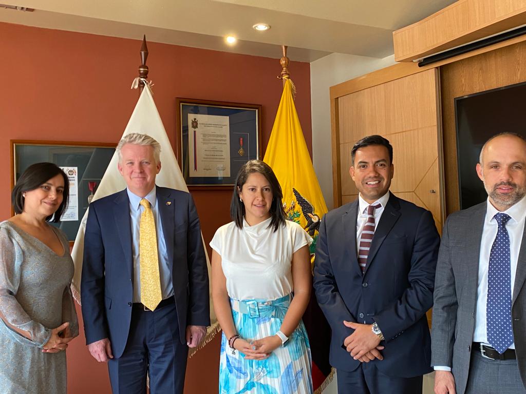 Ayer me reuní con la Cámara Minera del Ecuador <a href="/mineriaecuador/">Cámara de Minería del Ecuador</a> para hablar sobre el futuro de la industria minera. Gracias a su Presidenta Carolina Orozco de <a href="/miningtorata/">Torata Mining Resources TMR S.A.</a> y <a href="/mariaeulalias/">mariaeulalias</a> por recibirme.