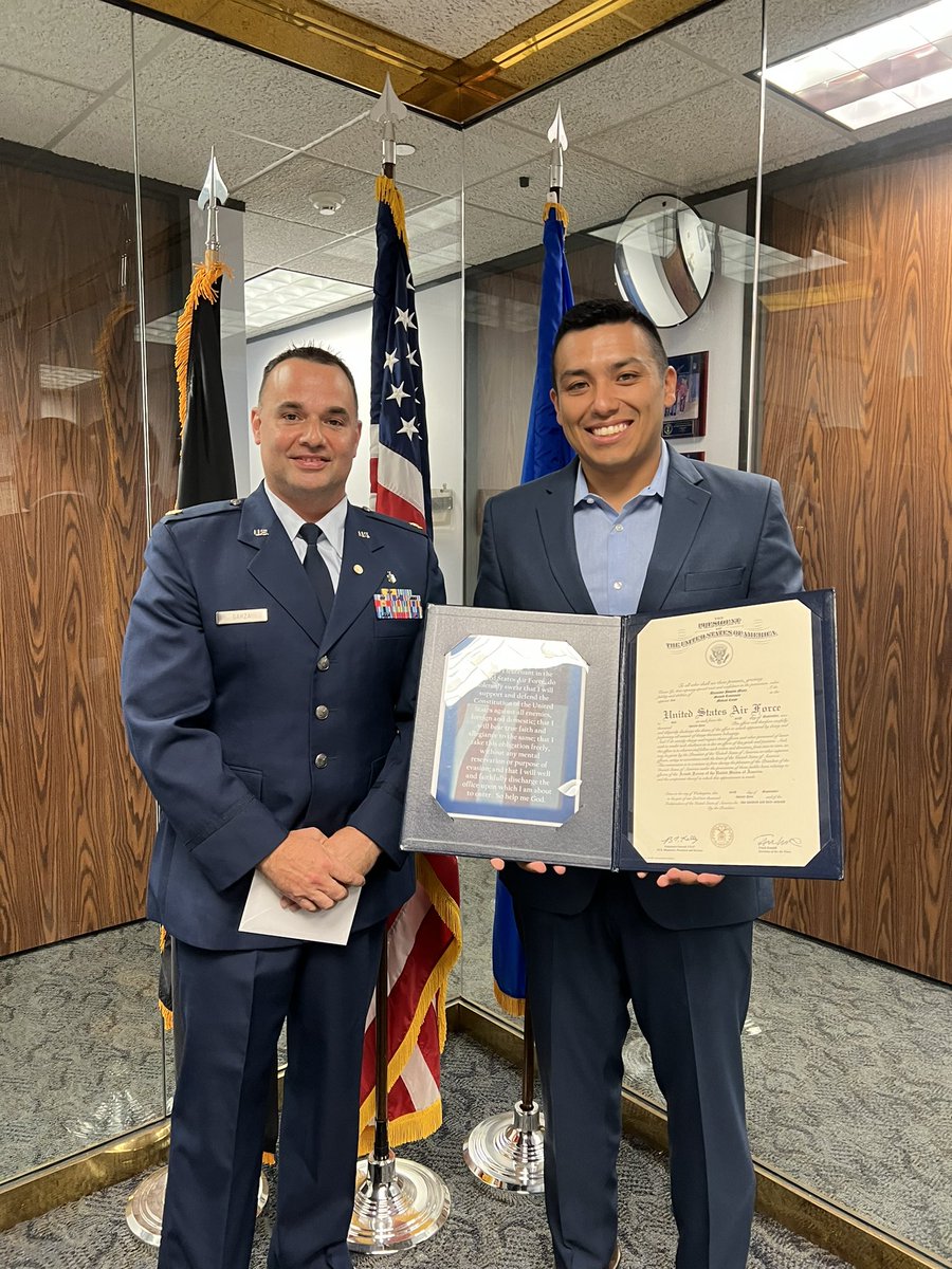 StudentDocMuniz's tweet image. I am proud to say that I was selected for a 3 year HPSP scholarship! I commissioned as a 2nd Lt. in the #USAF today! I am very excited to pursue my dream of becoming a military physician #MedTwitter